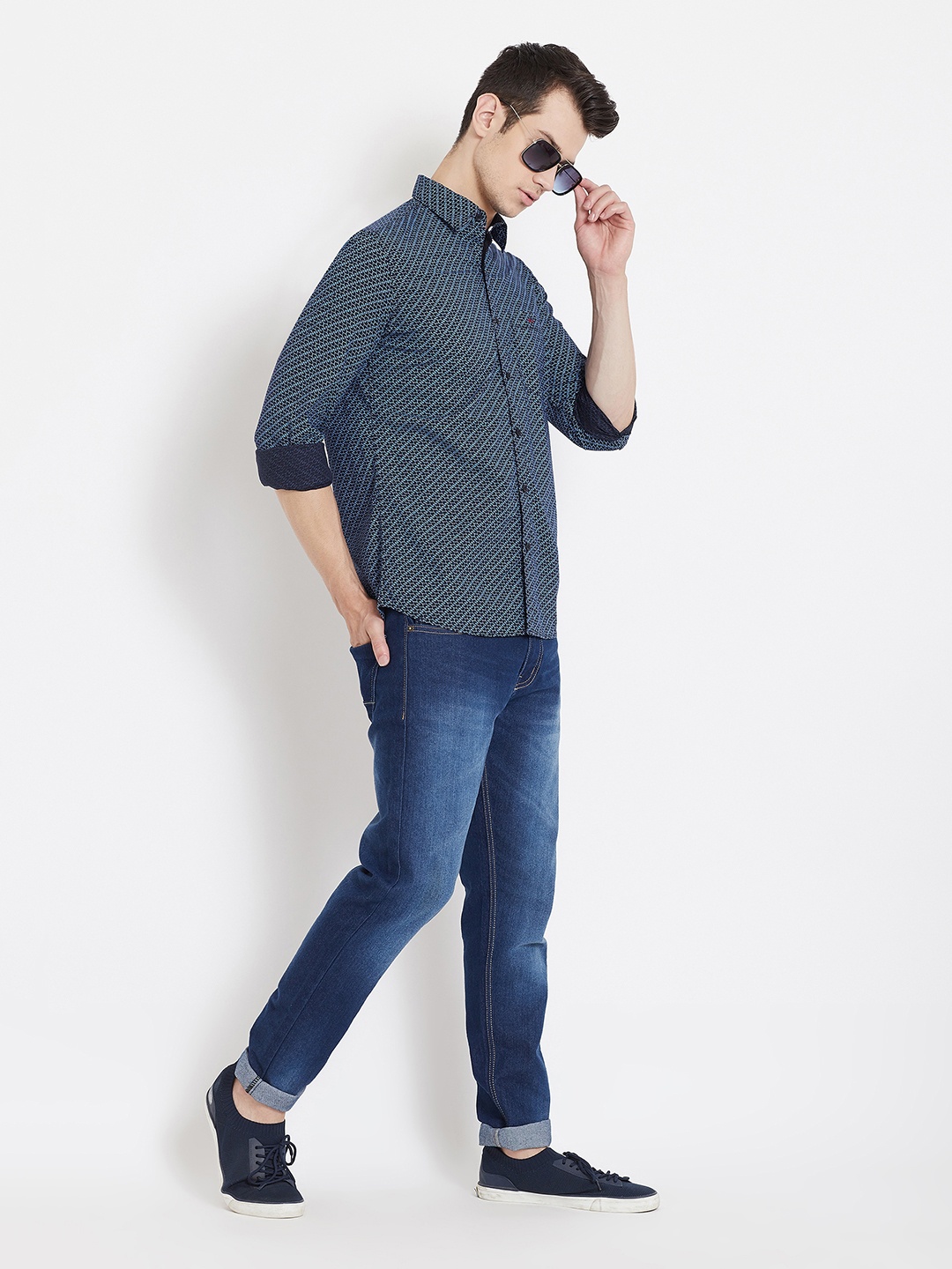 

Crimsoune Club Men Navy Blue Slim Fit Printed Casual Shirt