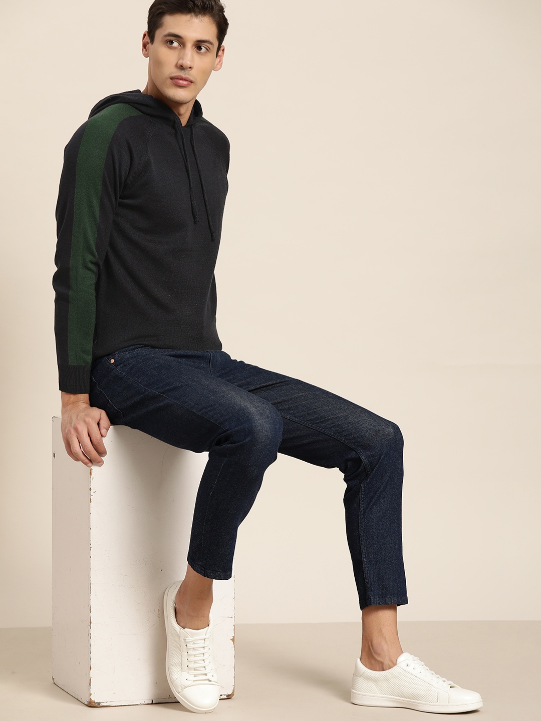 

ether Men Navy Blue & Green Solid Hooded Pullover with Colourblocked Detail