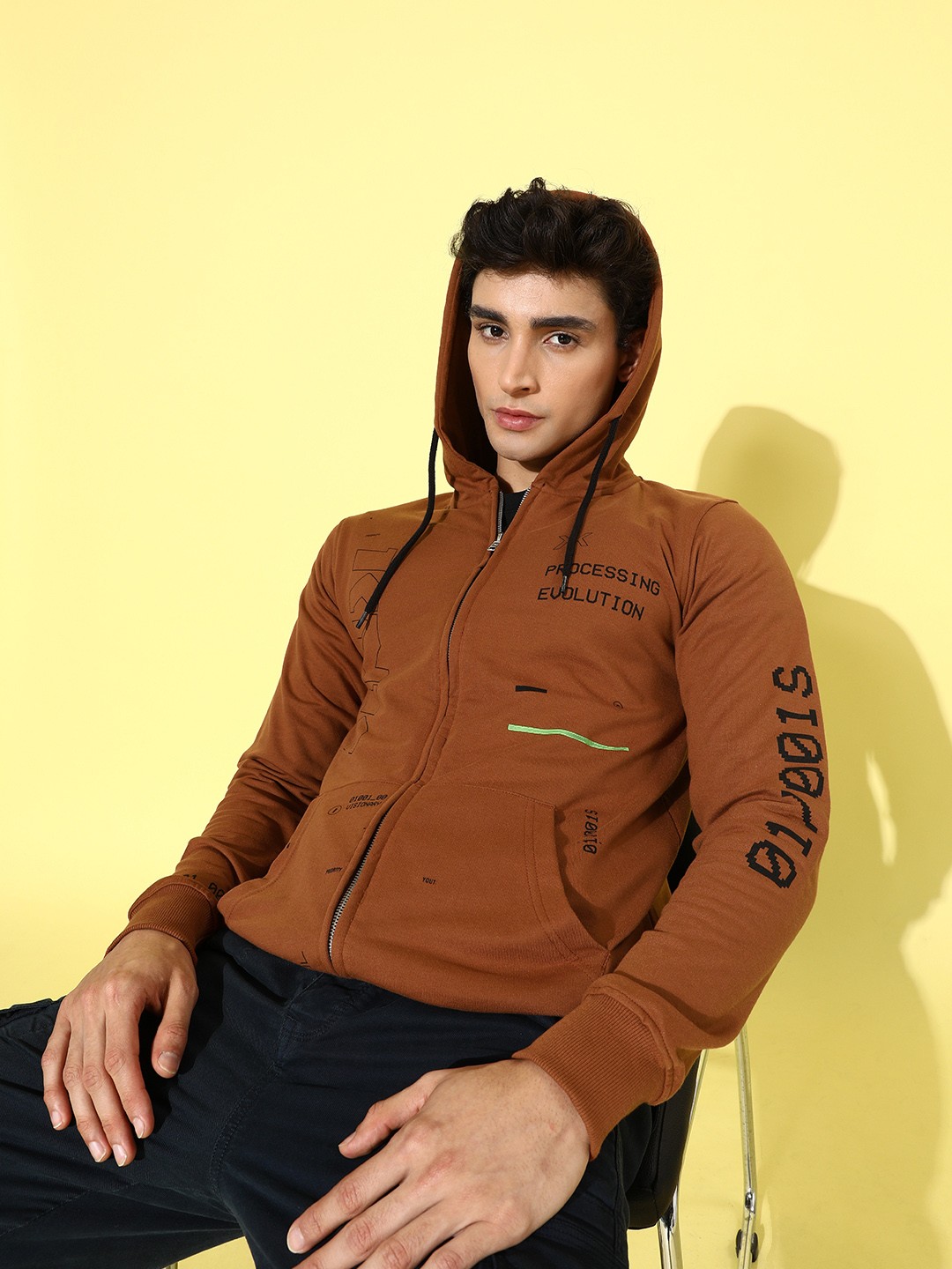 

Kook N Keech Men Brown Printed Graphic Sweatshirt