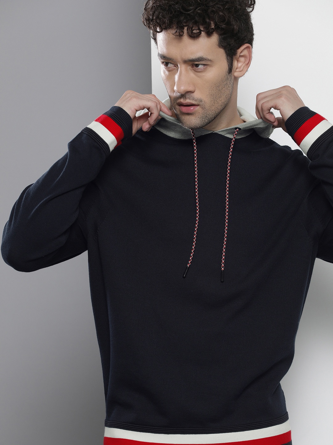 

Tommy Hilfiger Men Navy Blue Pullover