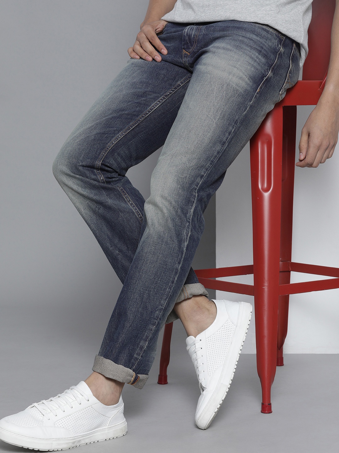 

Tommy Hilfiger Men Blue Ryan Straight Fit Light Fade Jeans
