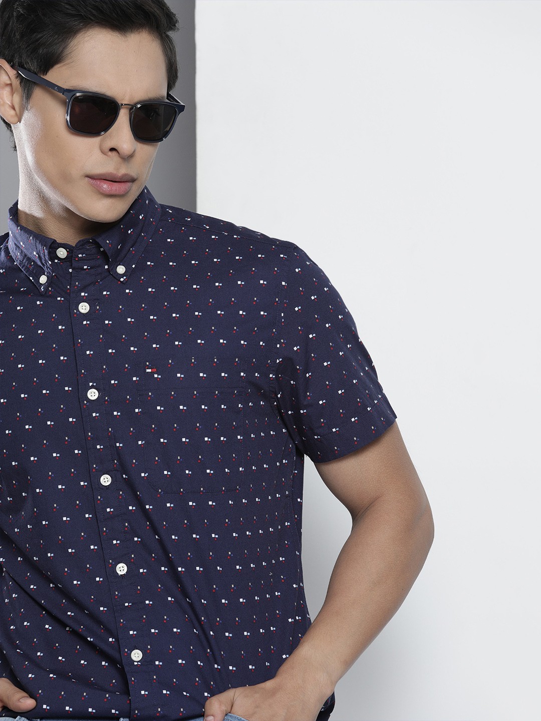 

Tommy Hilfiger Men Navy Blue Printed Casual Shirt