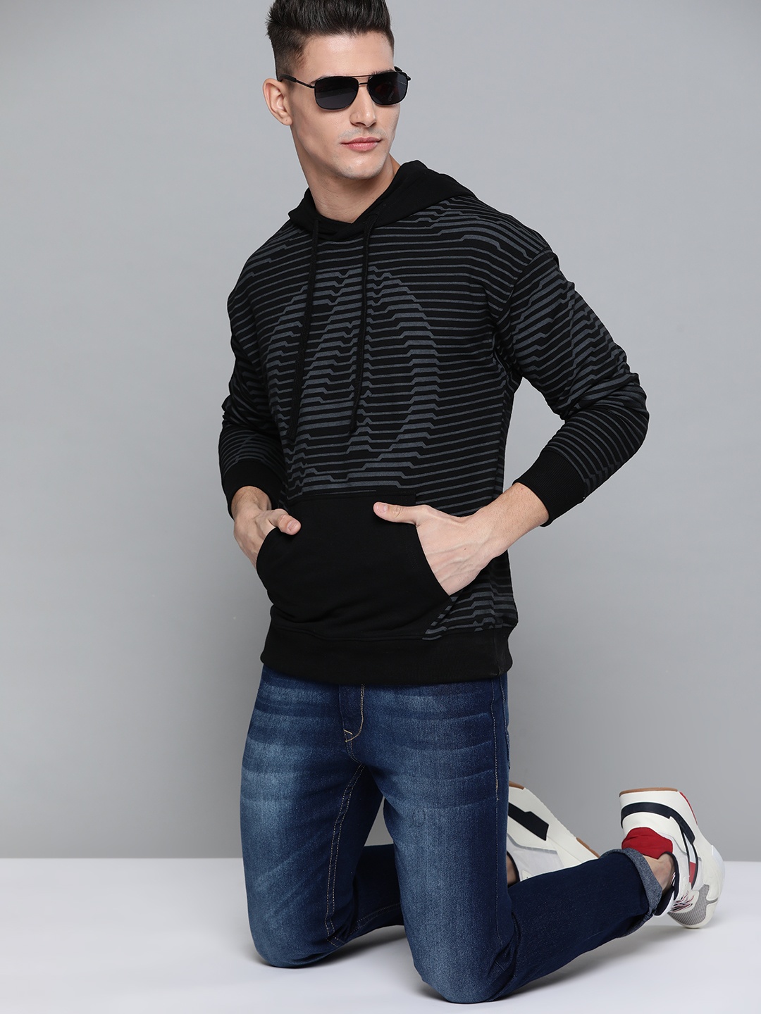 

Kook N Keech Marvel Men Black & Grey Avengers Print Hooded Sweatshirt