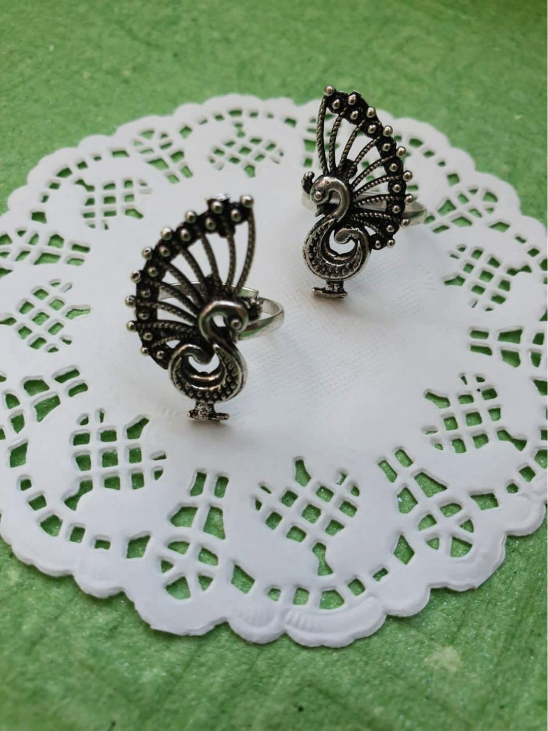 

FIROZA Set of 2 Silver-Toned Oxidised Peacock Shaped Adjustable Toe Rings