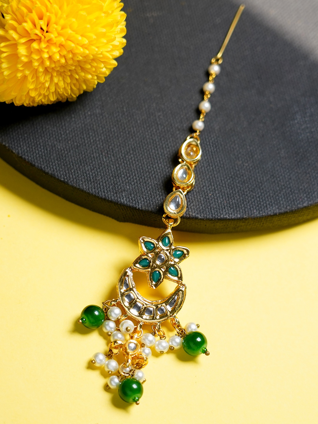 

FIROZA Gold-Toned Green Kundan Studded & Beaded Crescent Shaped Vilandi Maang Tikka
