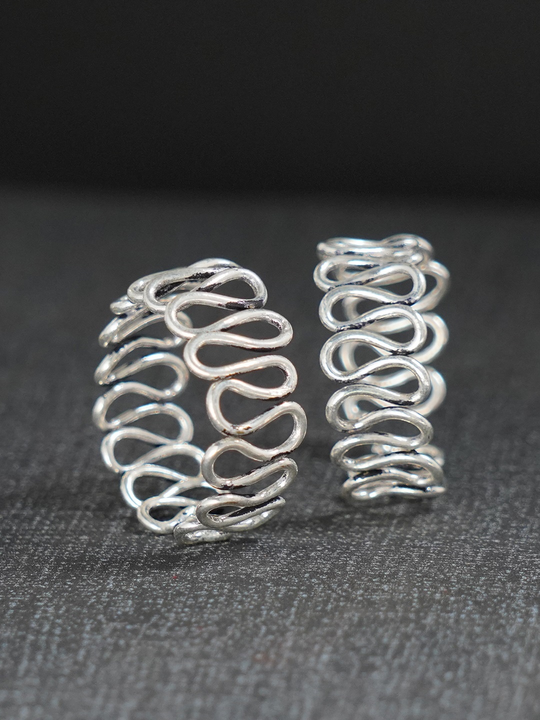 

FIROZA Set of 2 Silver-Toned Oxidised Adjustable Thumb Toe Rings