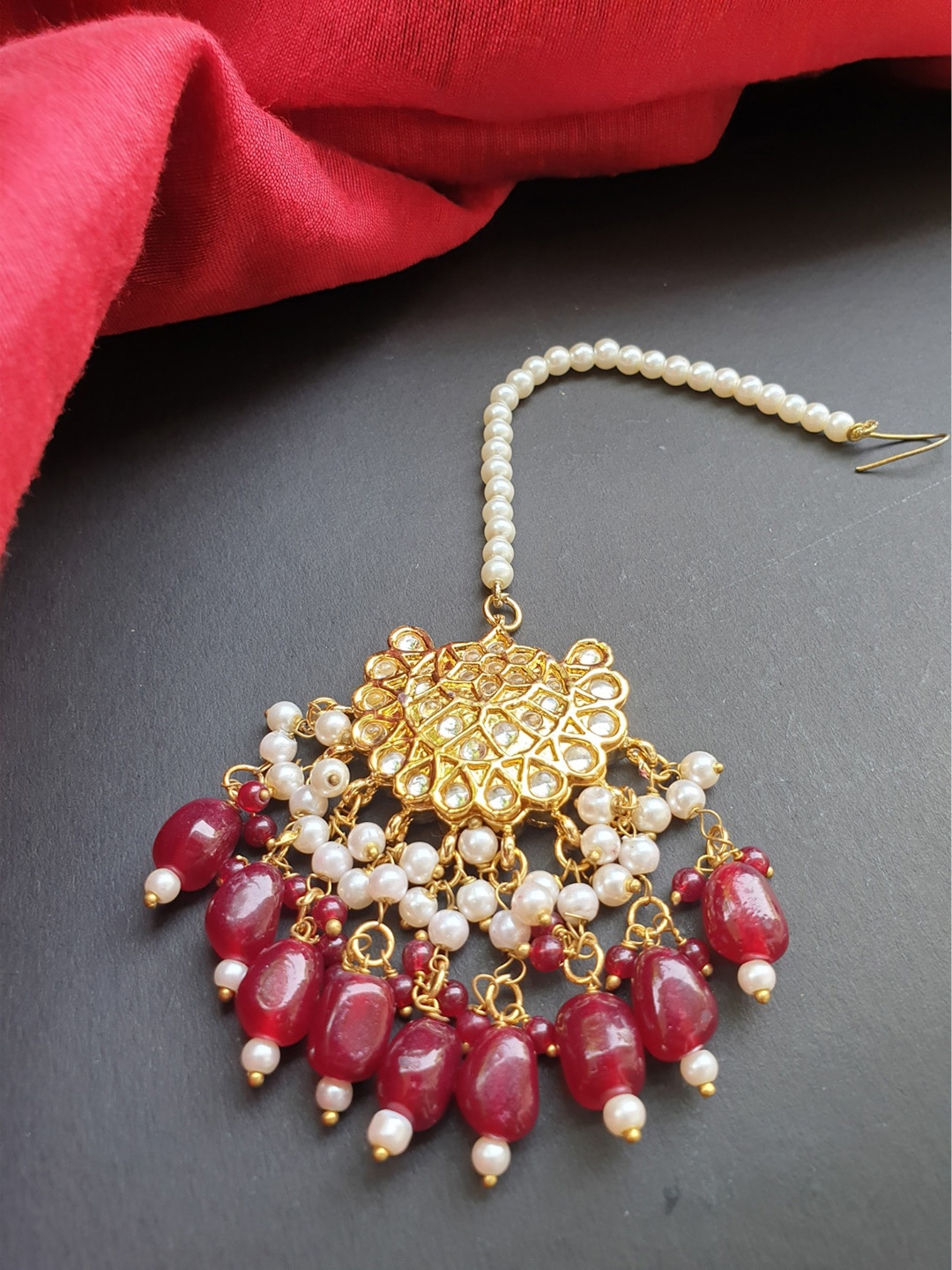 

FIROZA Gold-Toned & Maroon Kundan Studded & Beaded Vilandi Maang Tikka