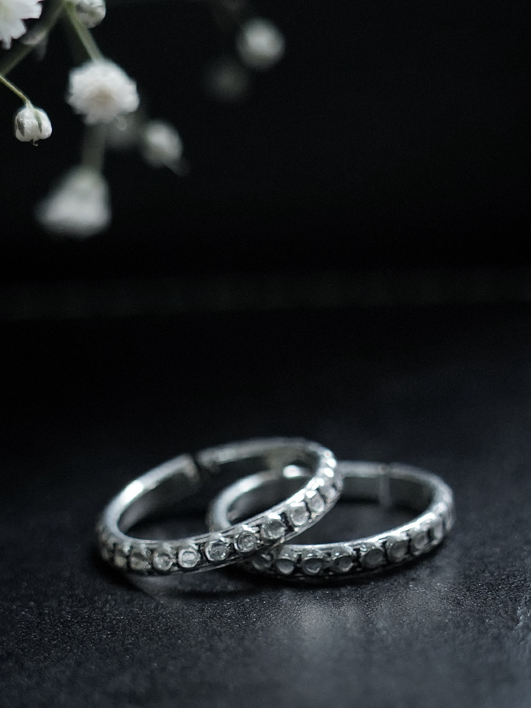 

FIROZA Set of 2 Silver-Toned Oxidised Textured Adjustable Toe Rings