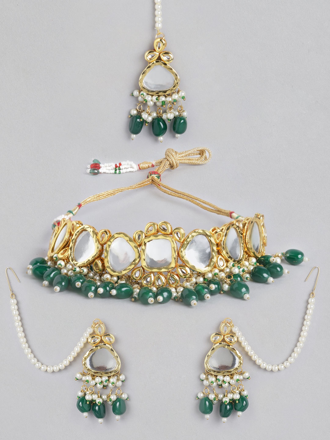 

FIROZA Gold-Toned & Green Kundan Studded & Beaded Vilandi Jewellery Set