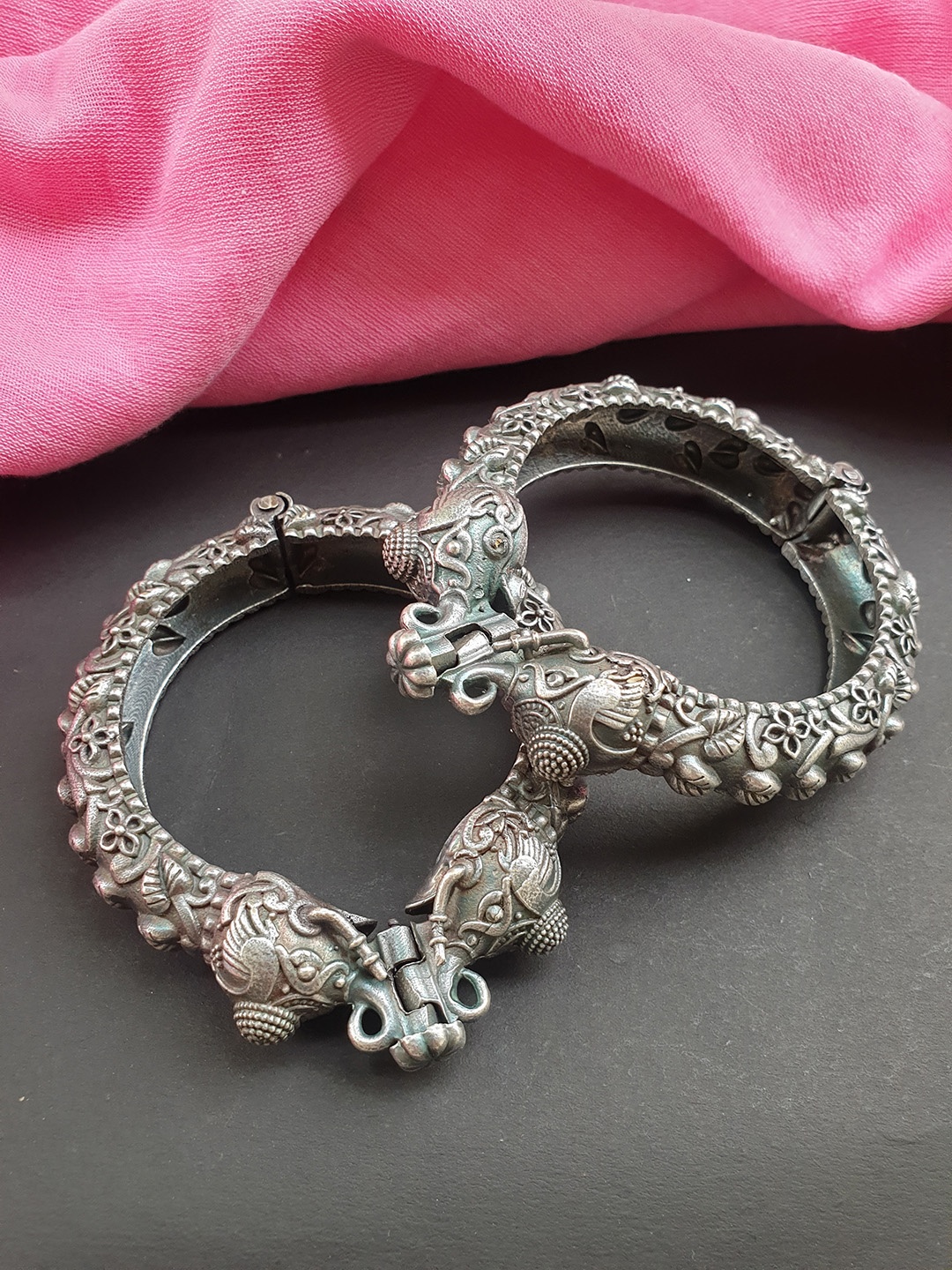 

FIROZA Set of 2 Silver-Toned Oxidised Textured Bangles