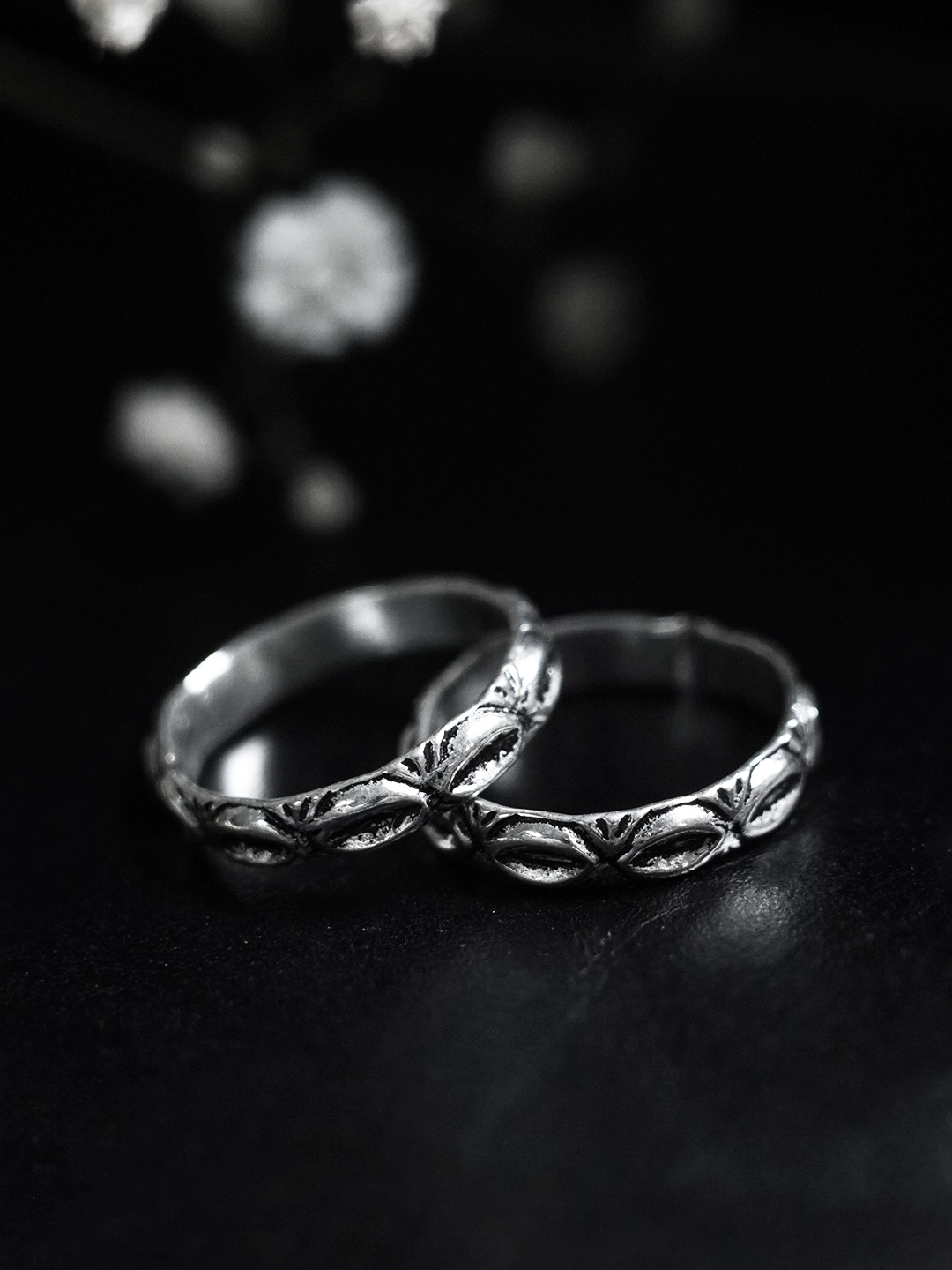 

FIROZA Set of 2 Silver-Toned Oxidised Textured Adjustable Toe Rings