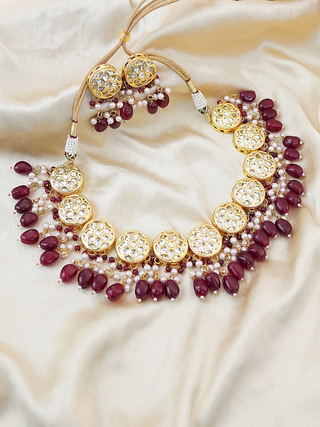 

FIROZA Gold-Toned & Maroon Kundan Studded & Beaded Vilandi Jewellery Set