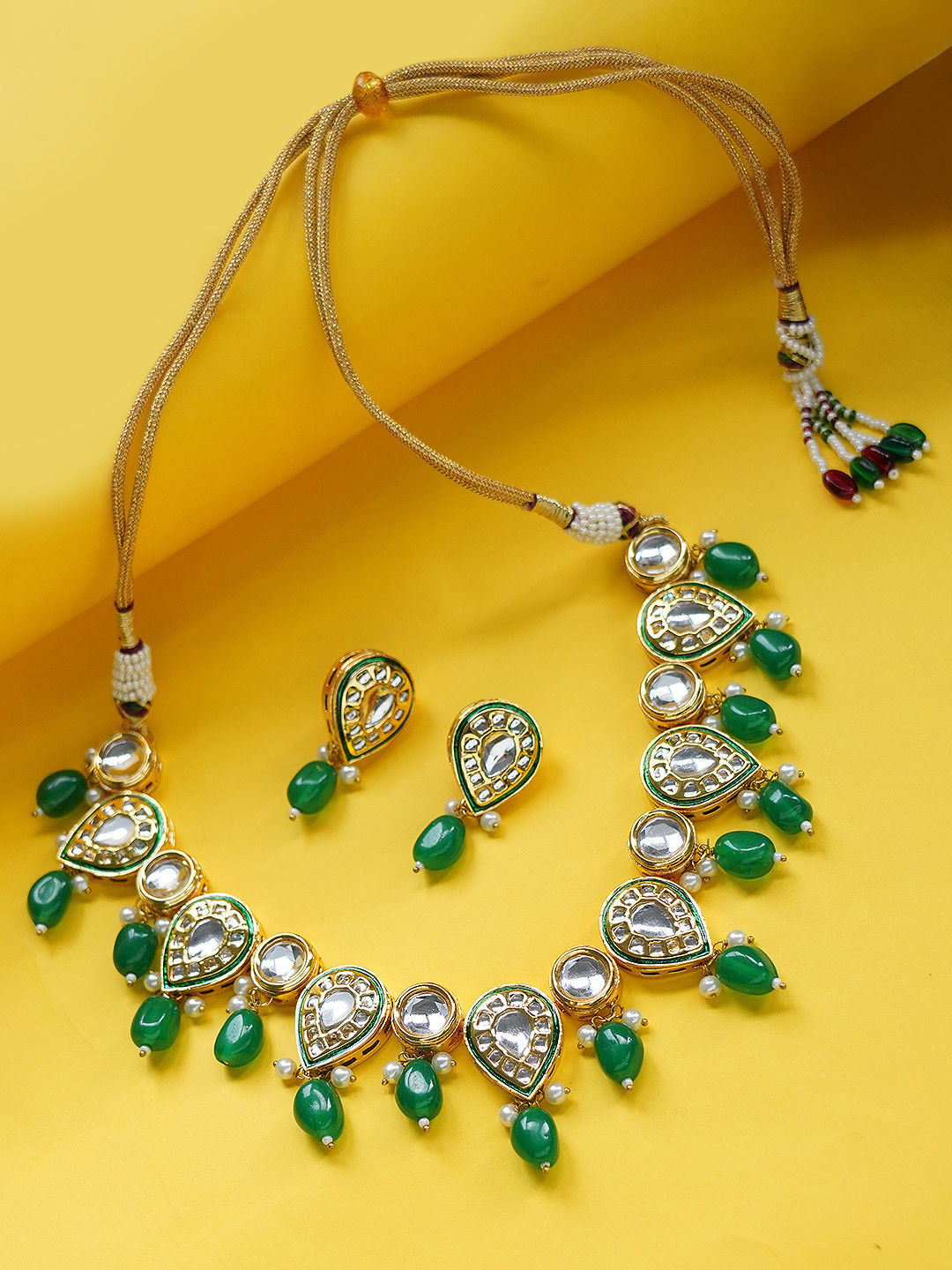 

FIROZA Gold-Toned & Green Kundan Studded & Beaded Vilandi Jewellery Set
