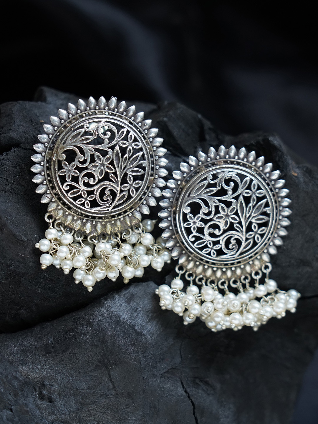 

FIROZA Silver-Toned & Off White Oxidised Beaded Circular Drop Earrings