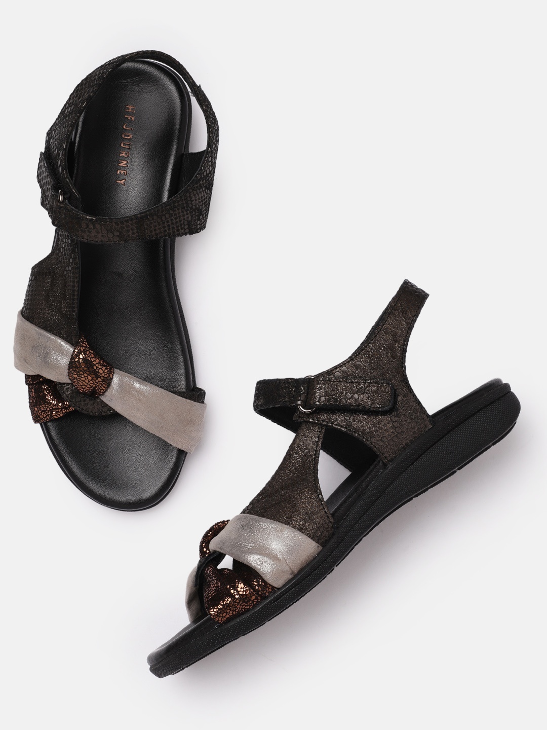 

HF JOURNEY Women Green Flats
