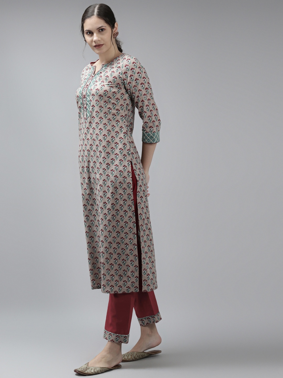 

Amirah s Women Grey & Maroon Ethnic Motifs Printed Pure Cotton Kurta with Trousers