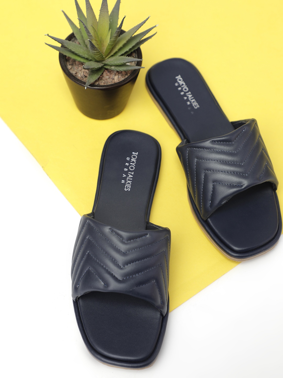 

Tokyo Talkies Women Blue Textured Open Toe Flats