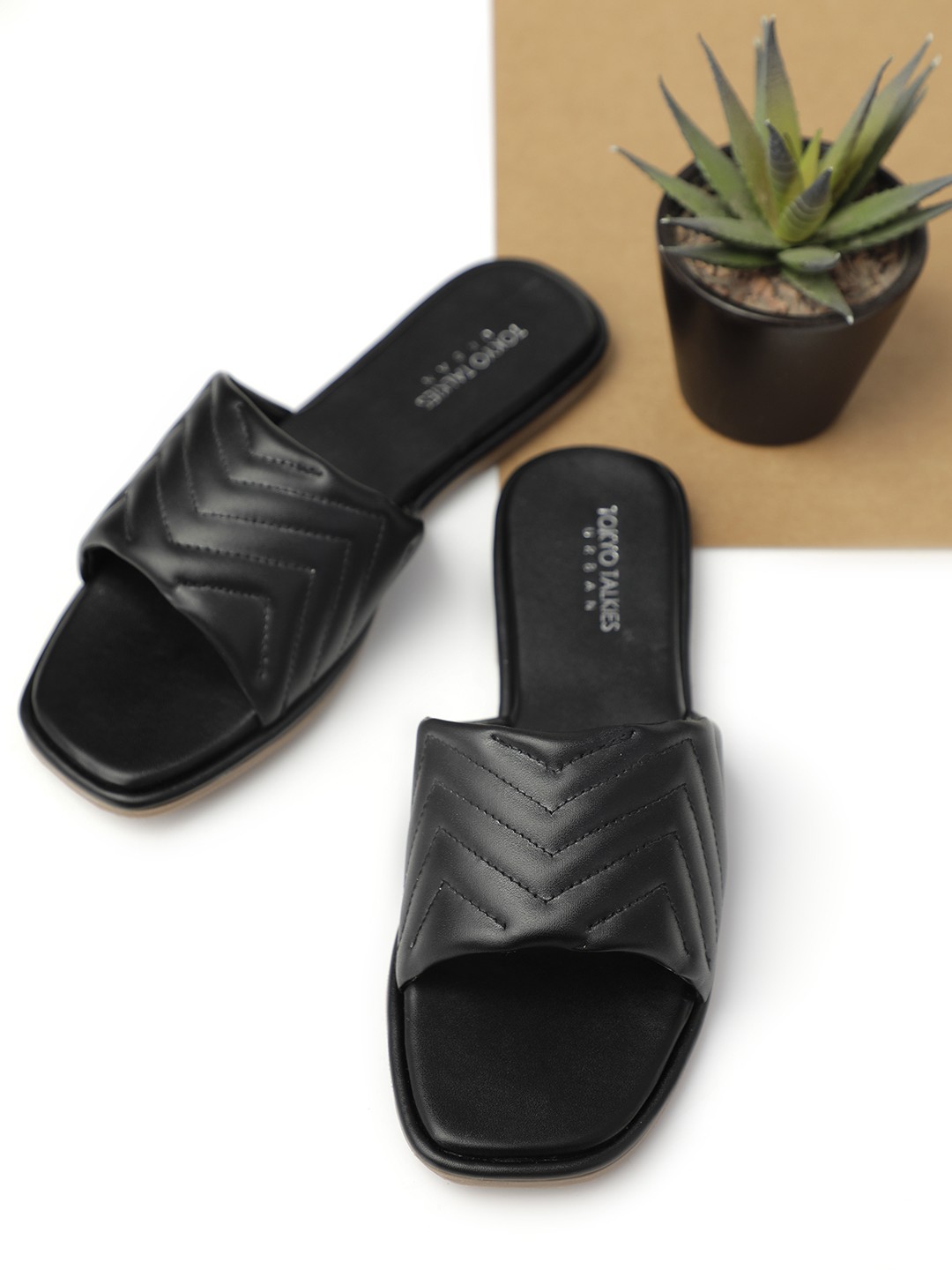 

Tokyo Talkies Women Black Textured Open Toe Flats
