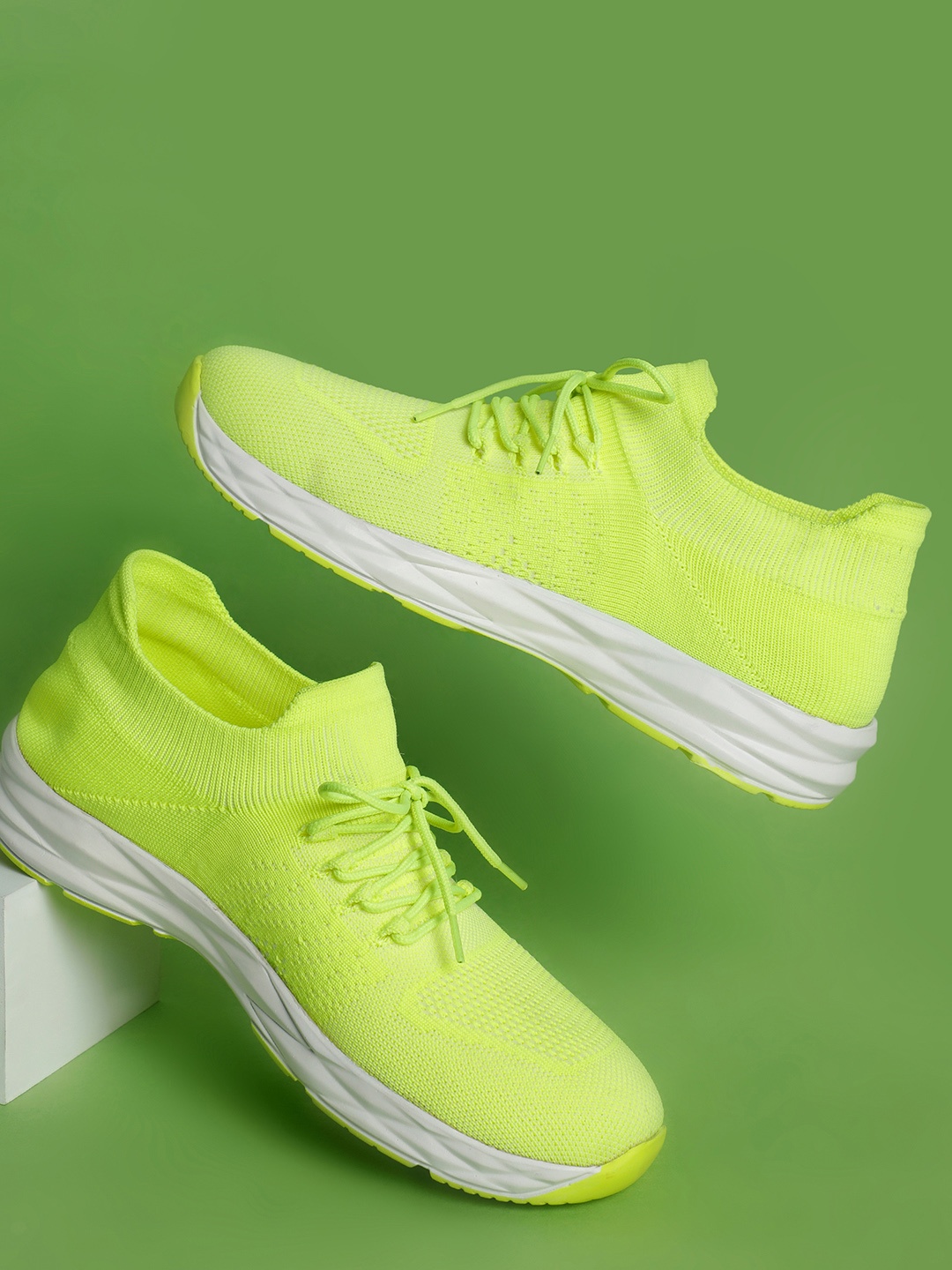 

HIGHLANDER Men Slip-On Knitted Comfort Sneakers, Fluorescent green