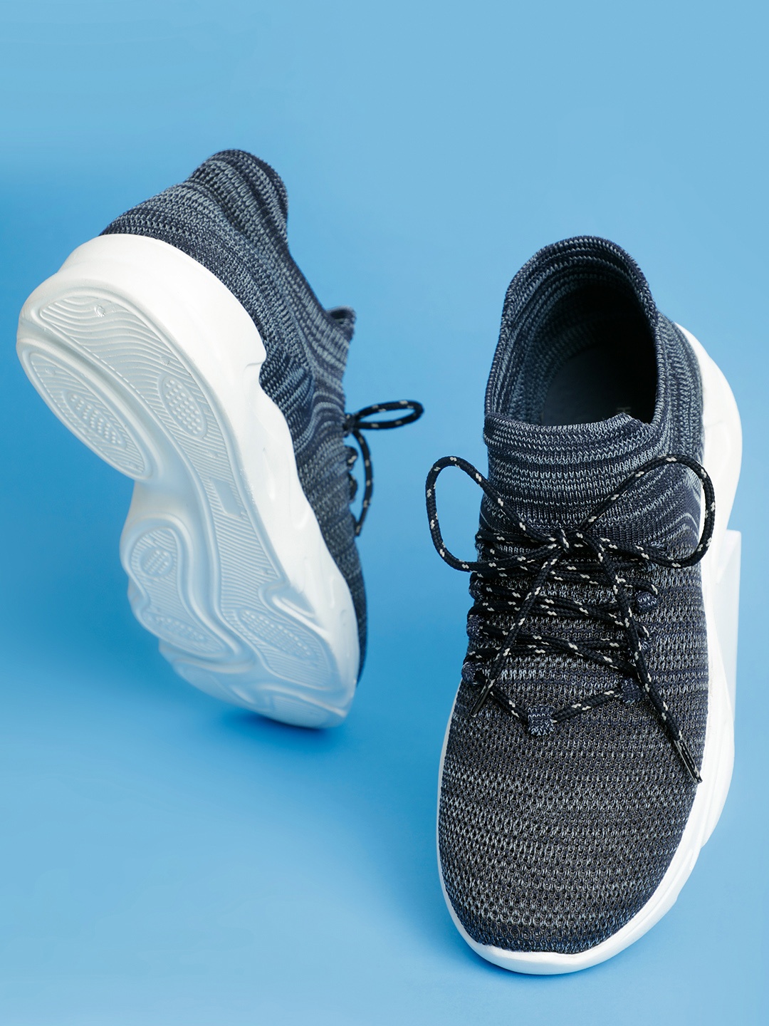 

HIGHLANDER Men Navy Blue Woven Design Sneakers