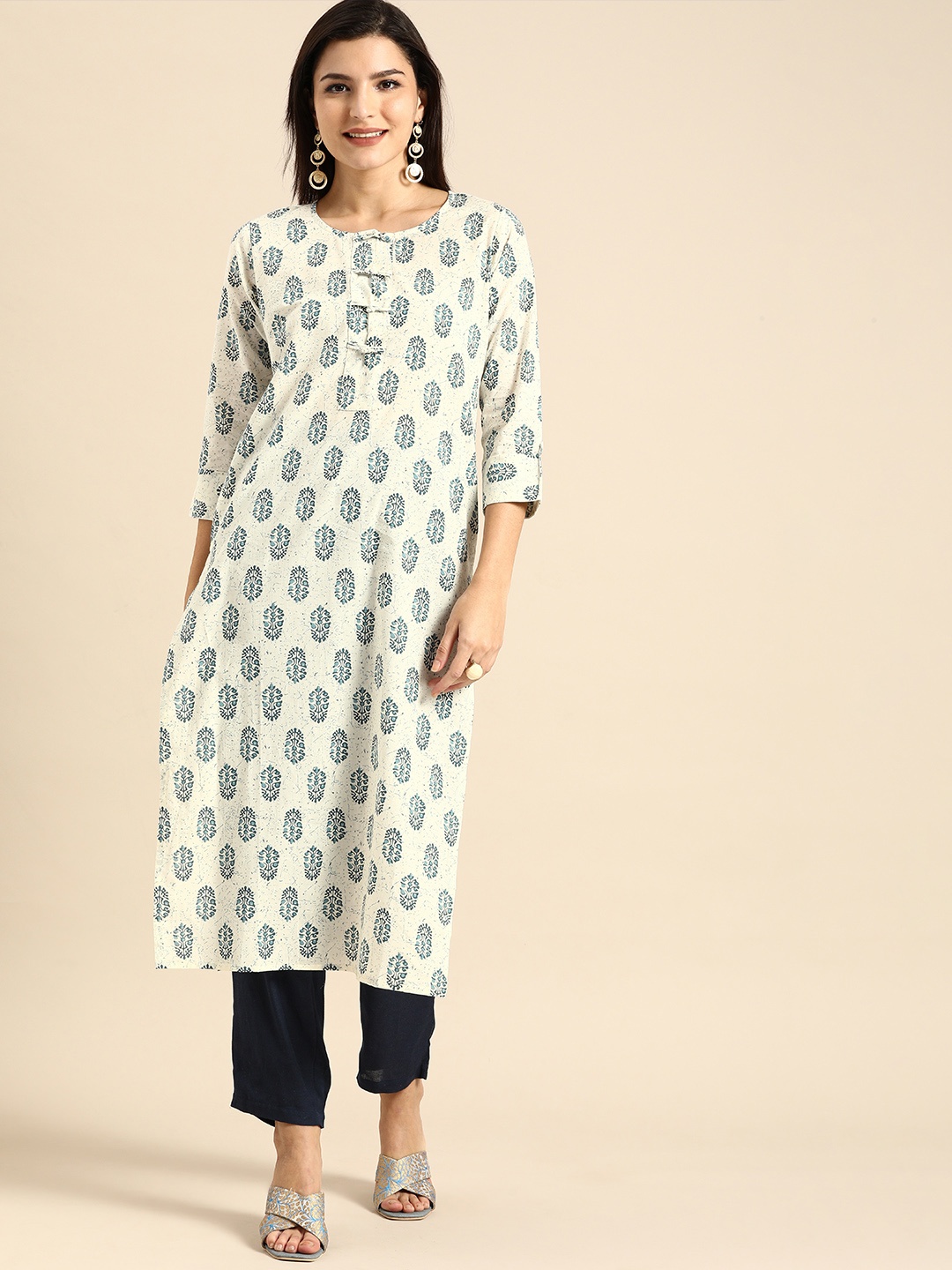

Rajnandini White & Blue Floral Printed Pure Cotton Kurta