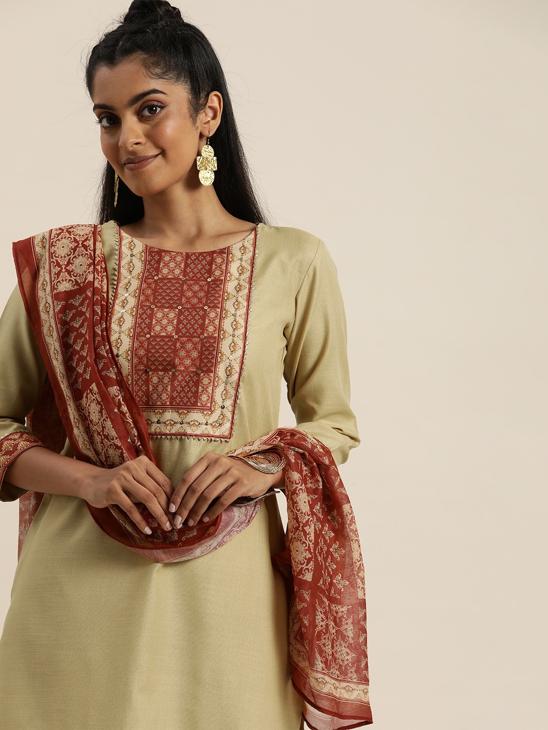 

Sangria Women Beige Ethnic Motifs Yoke Design Regular Gotta Patti Kurta with Trousers & With Dupatta