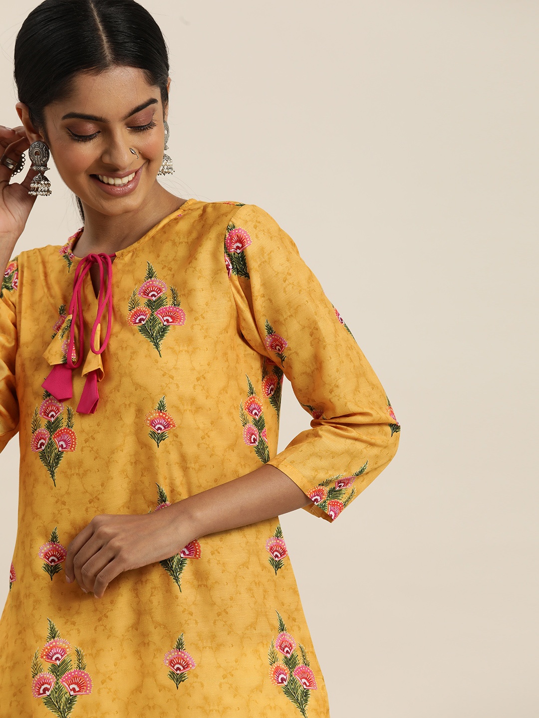 

Sangria Women Yellow & Pink Floral Printed Floral Kurta
