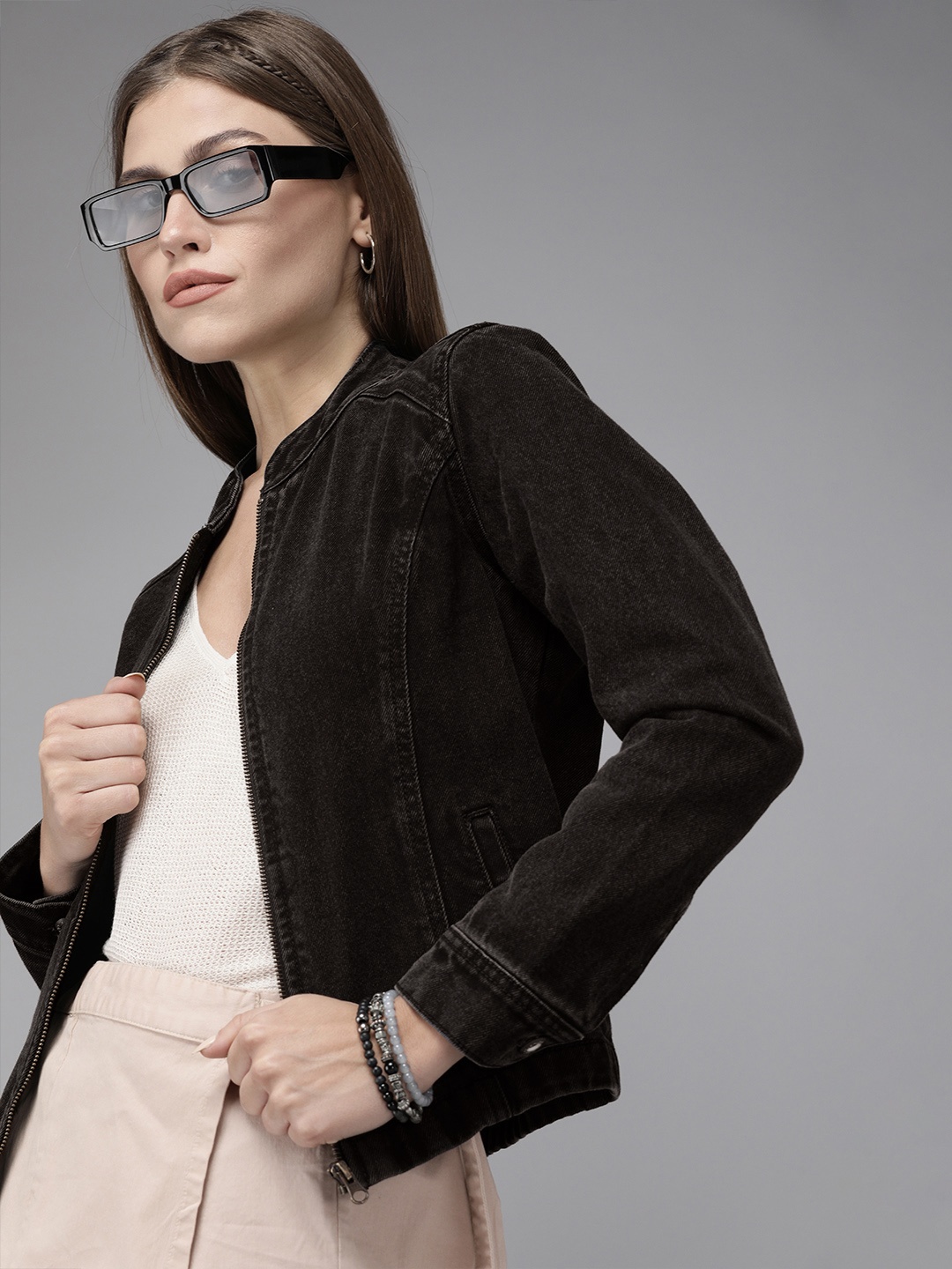 

The Roadster Lifestyle Co Women Black Denim Jacket