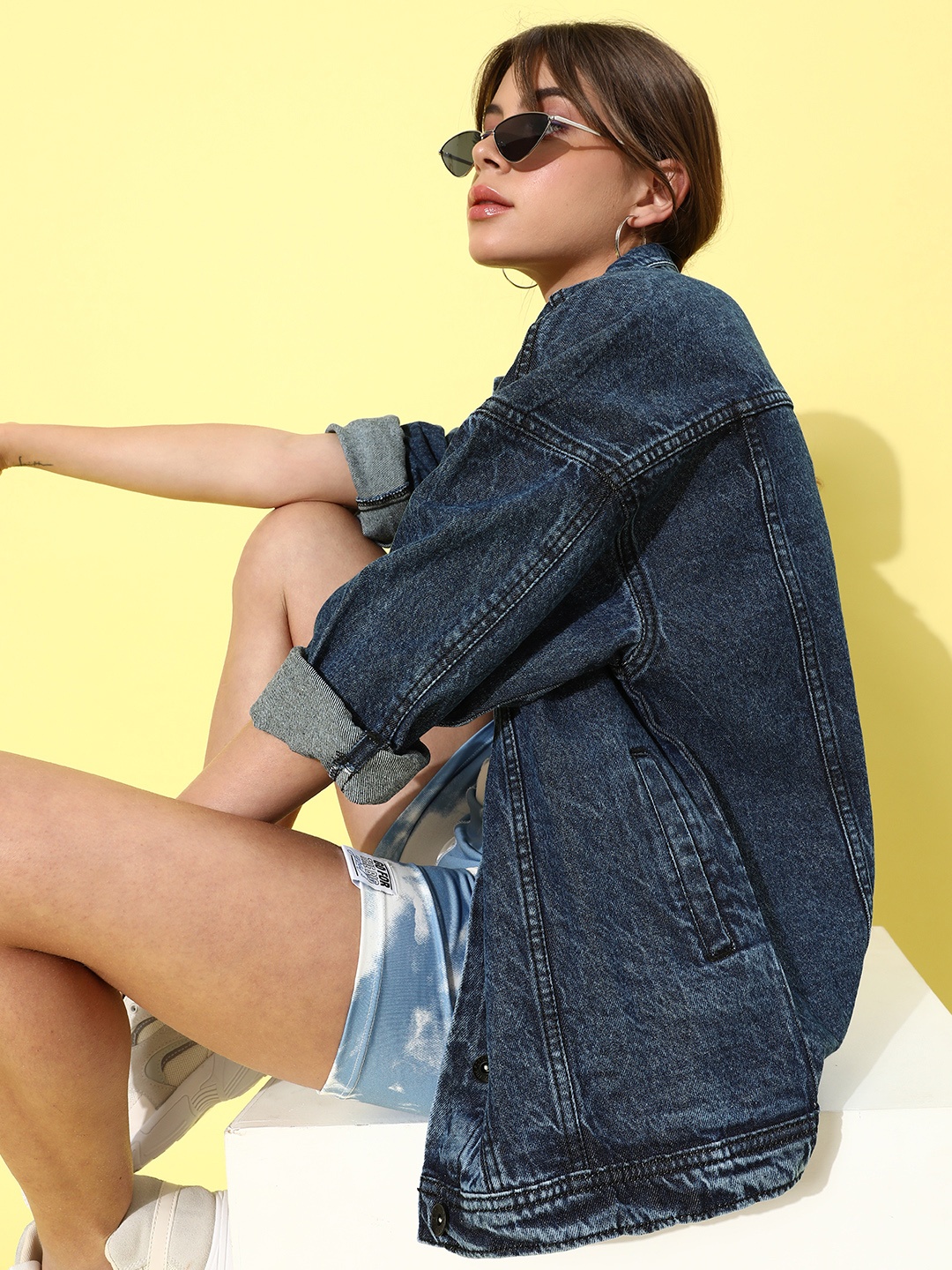 

Roadster Women Beautiful Blue Solid Casual Denim Jacket
