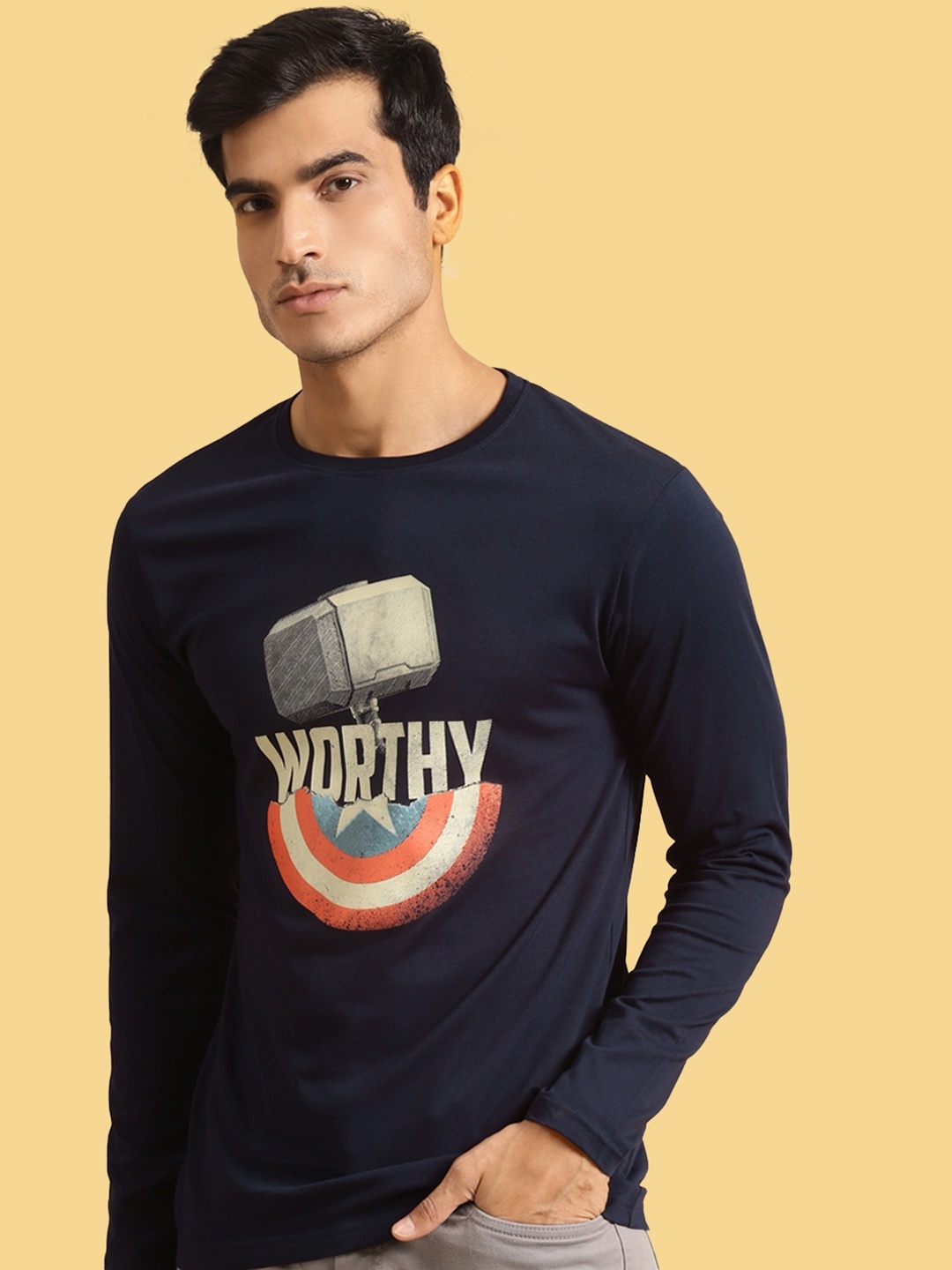 

Bewakoof Men Blue Captain America Printed Applique T-shirt