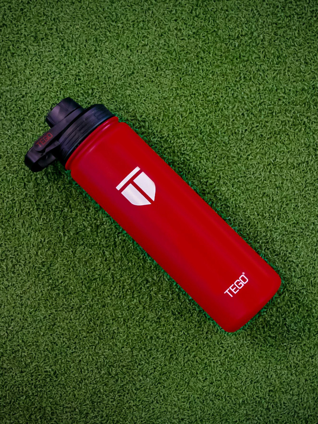 

TEGO Red & White Solid Rapid Vacuum Stainless Steel Water Bottle With Cleaning Brush