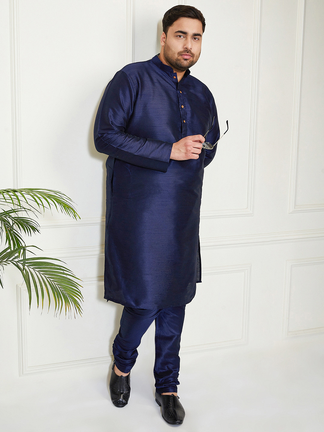 VASTRAMAY Men Navy Blue Kurta with Churidar
