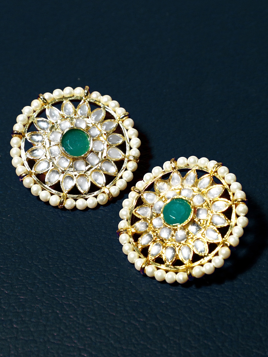 

KARATCART Green & White Contemporary Studs Earrings