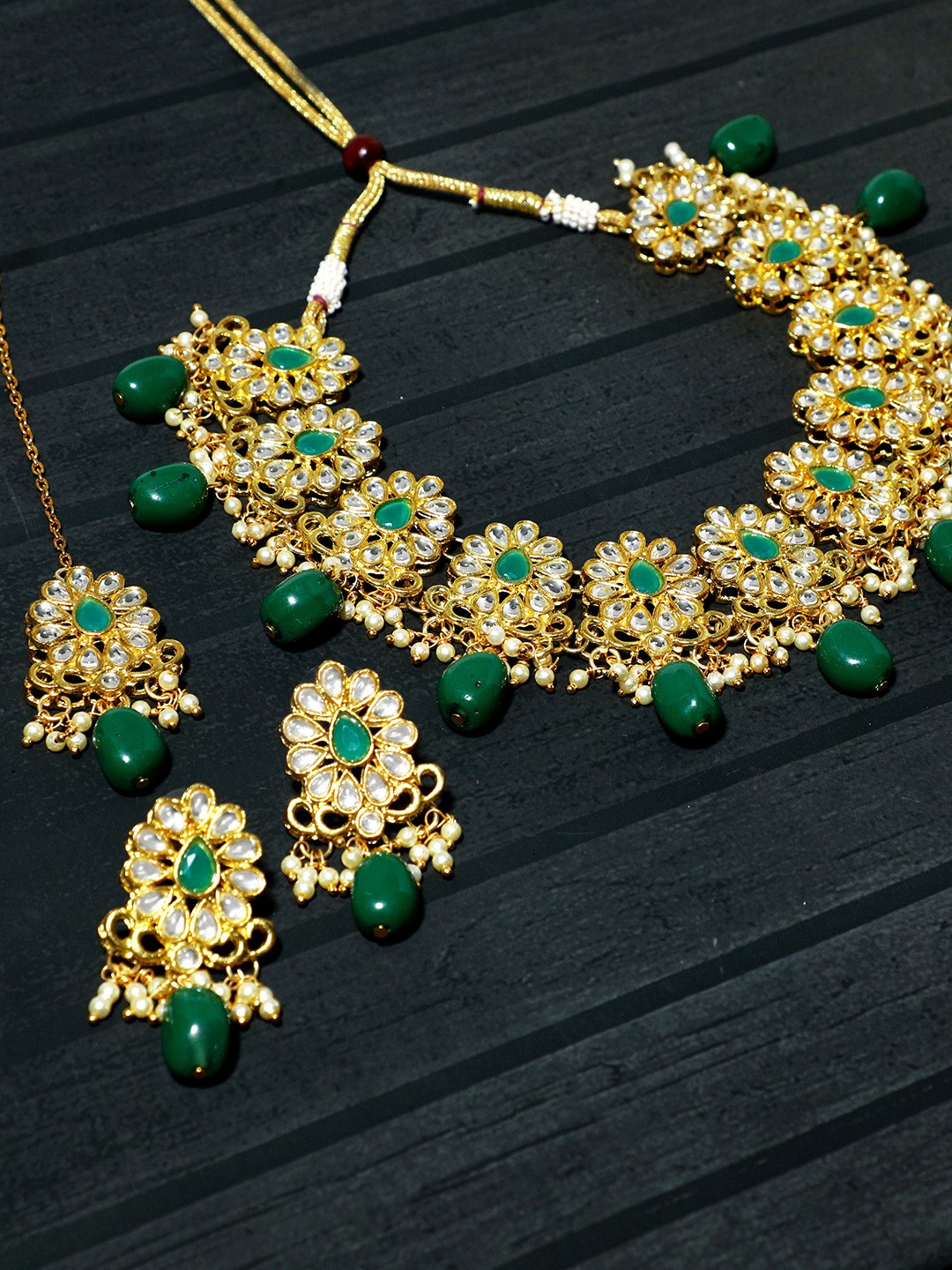 

KARATCART Gold-Plated White & Green Kundan Studded & Beaded Handcrafted Jewellery Set