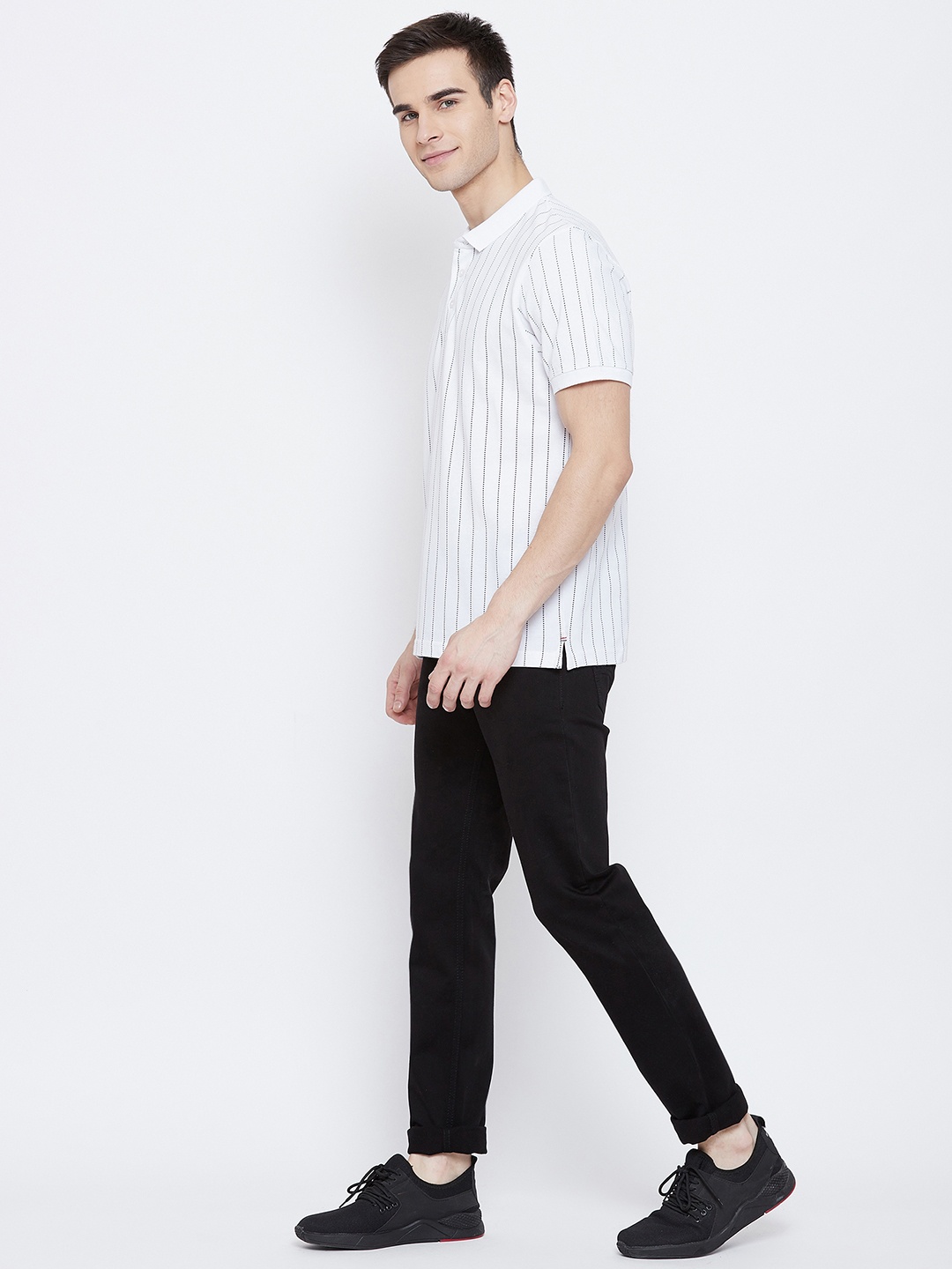 

Crimsoune Club Men White Striped Slim Fit T-shirt