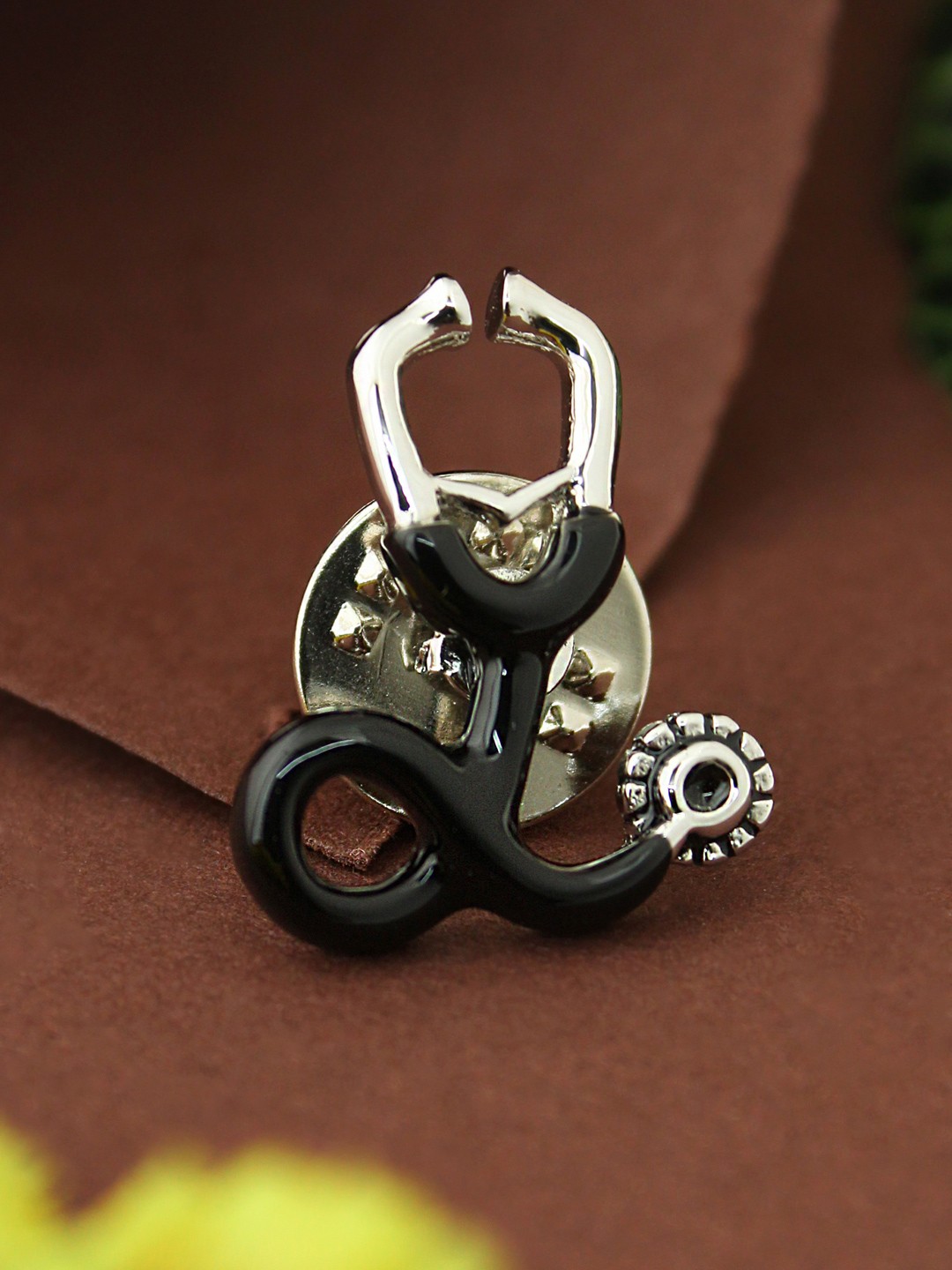 

PELUCHE Black Brooch Lapel Pin