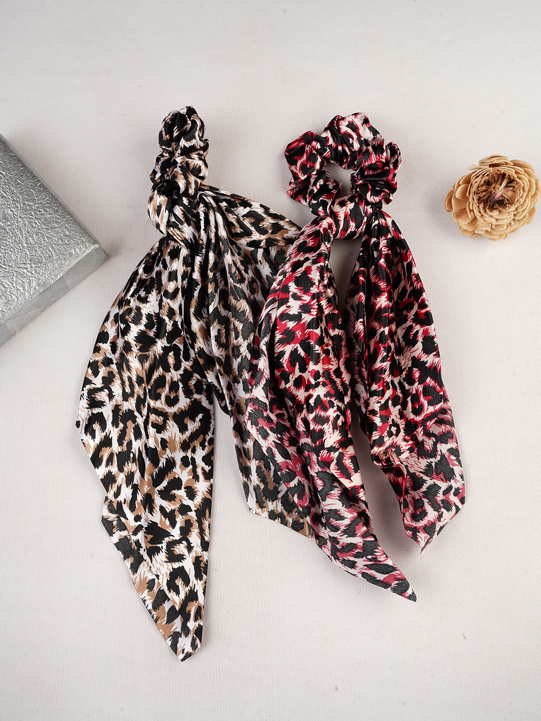 

LAIDA Set of 2 Animal Print Scrunchies With Knot Detail, Beige