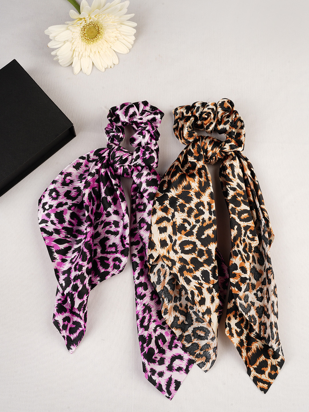 

LAIDA Set of 2 Animal Print Scrunchies With Knot Detail, Brown