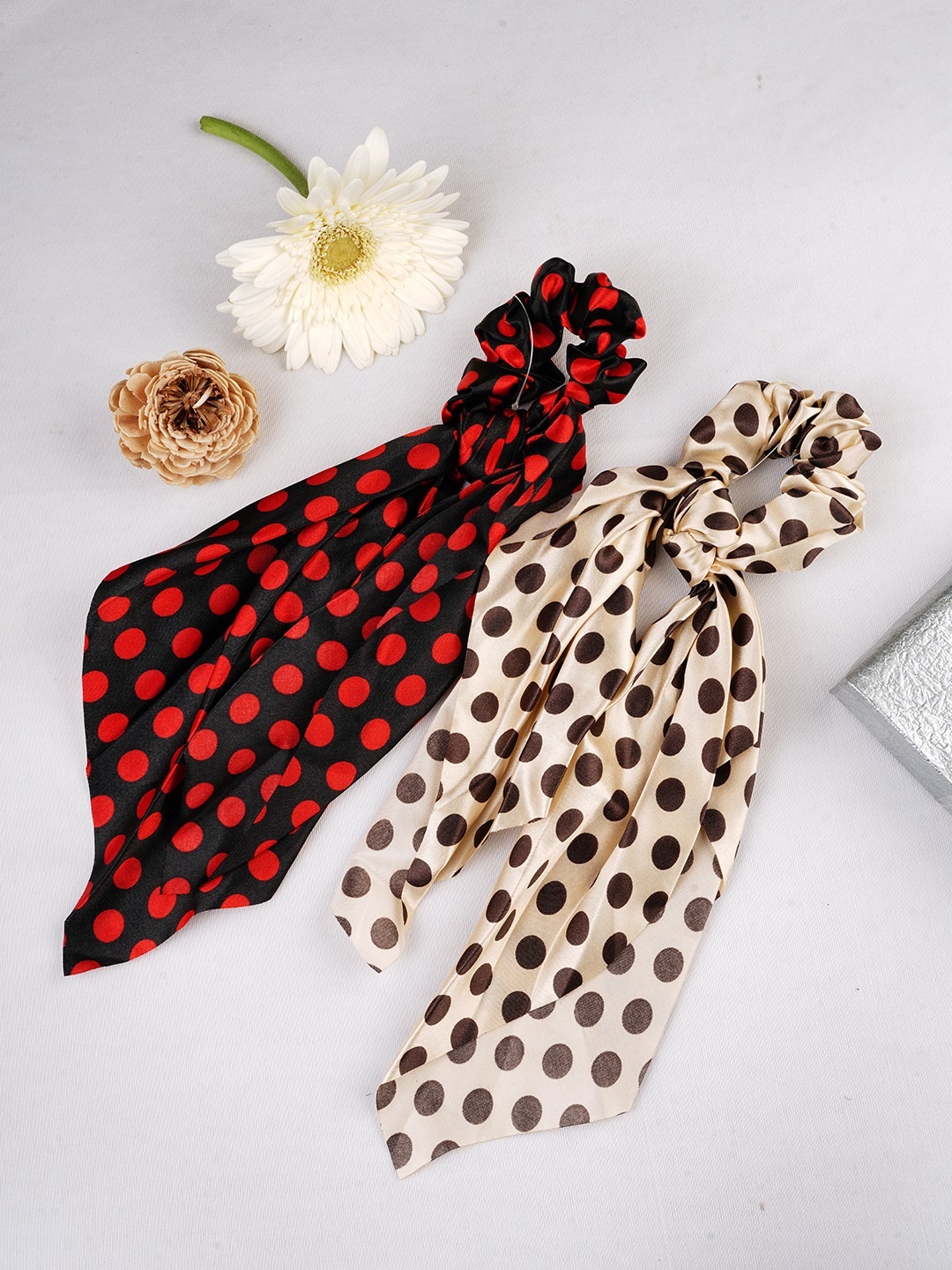 

LAIDA Set of 2 Polka Dots Printed Scrunchies With Knot Detail, Cream
