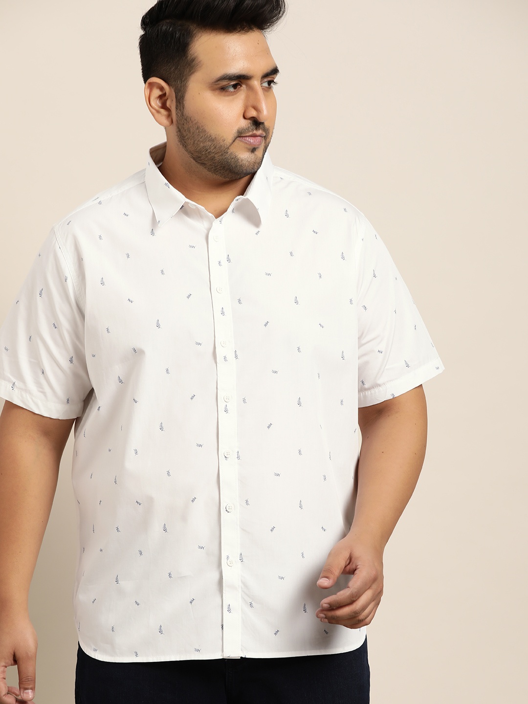 

Sztori Men Plus Size White & Navy Blue Floral Printed Pure Cotton Casual Shirt