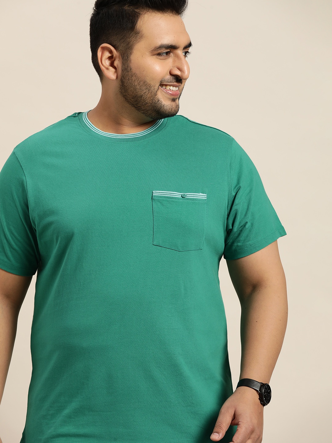 

Sztori Men Plus Size Green Pure Cotton Pocket Detail Solid T-shirt