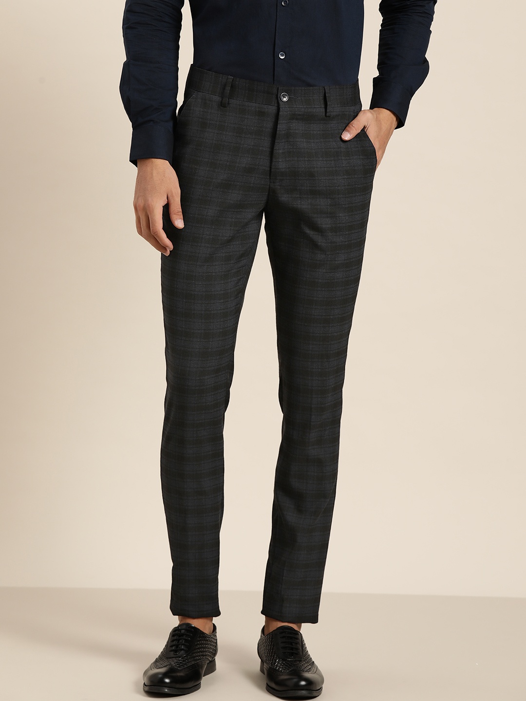 

INVICTUS Men Charcoal Grey & Blue Checked Slim Fit Formal Trousers