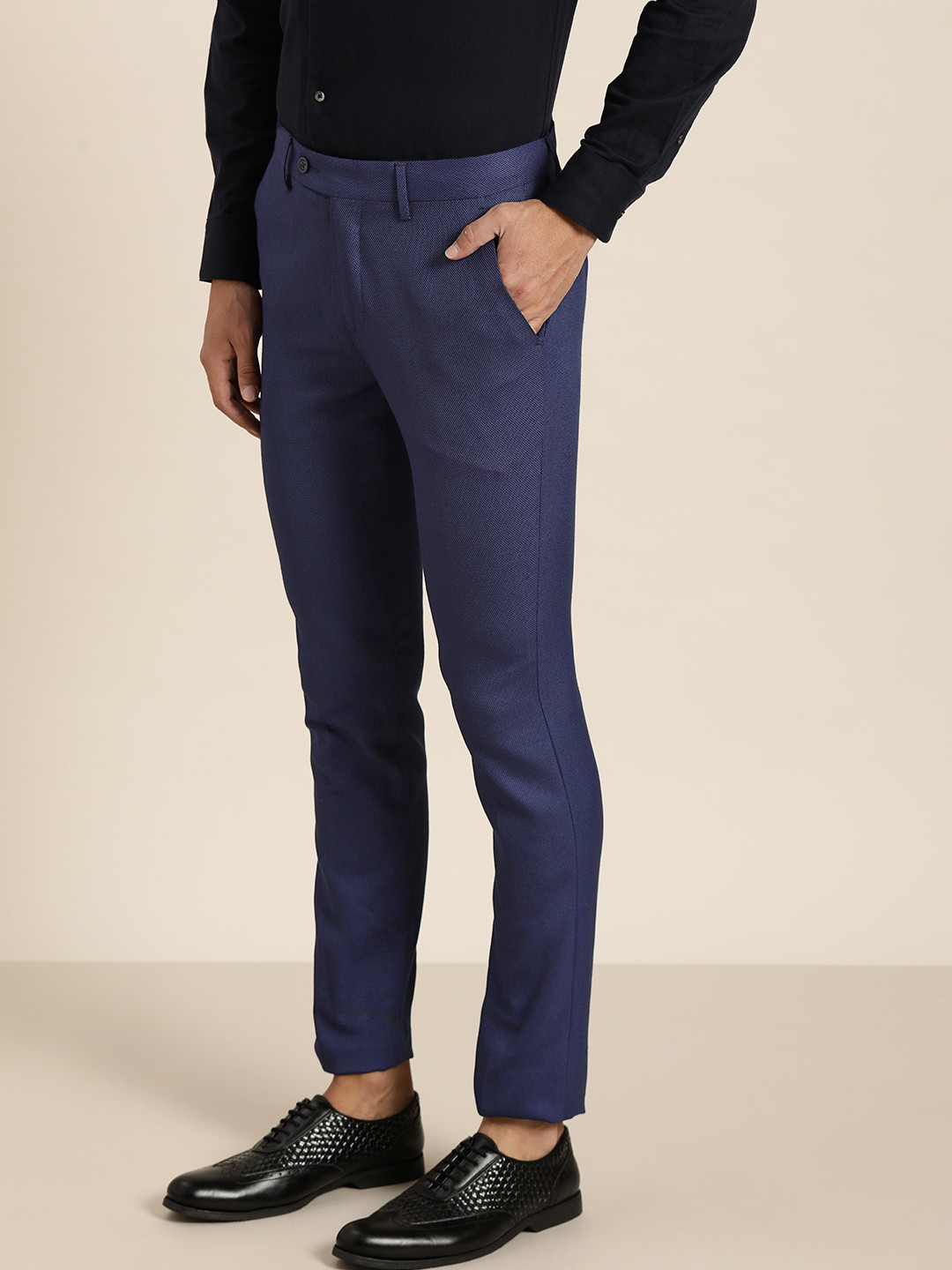 

INVICTUS Men Navy Blue Textured Slim Fit Smart Casual Trousers