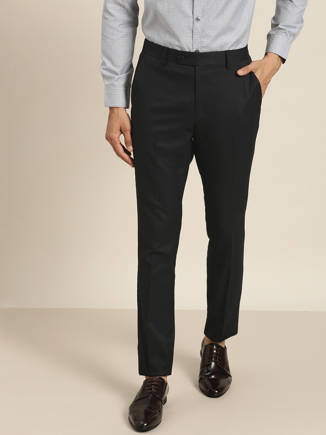 

INVICTUS Men Black Solid Formal Trousers