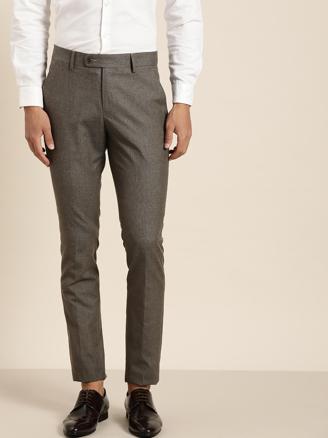 

INVICTUS Men Taupe Solid Slim Fit Formal Trousers