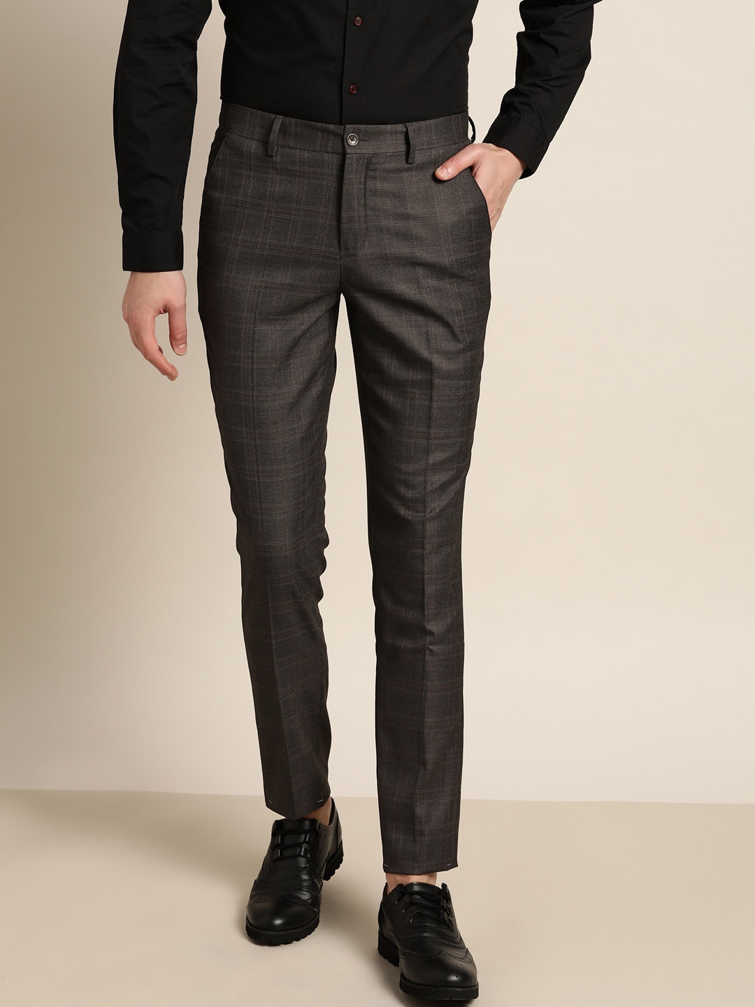 

INVICTUS Men Charcoal Checked Formal Trousers