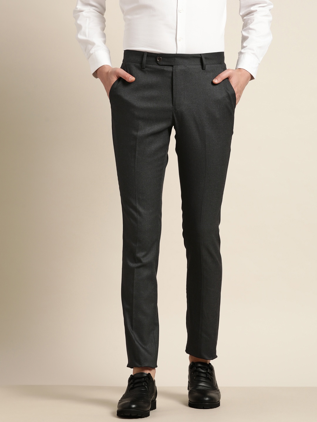 

INVICTUS Men Black Solid Slim Fit Formal Trousers