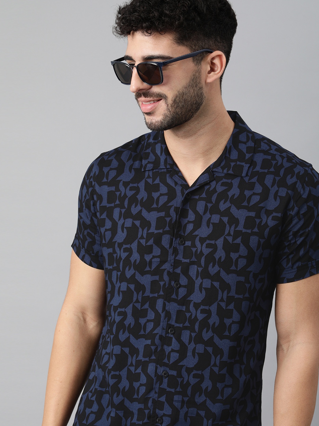 

HERE&NOW Men Navy Blue & Black Slim Fit Printed Casual Shirt