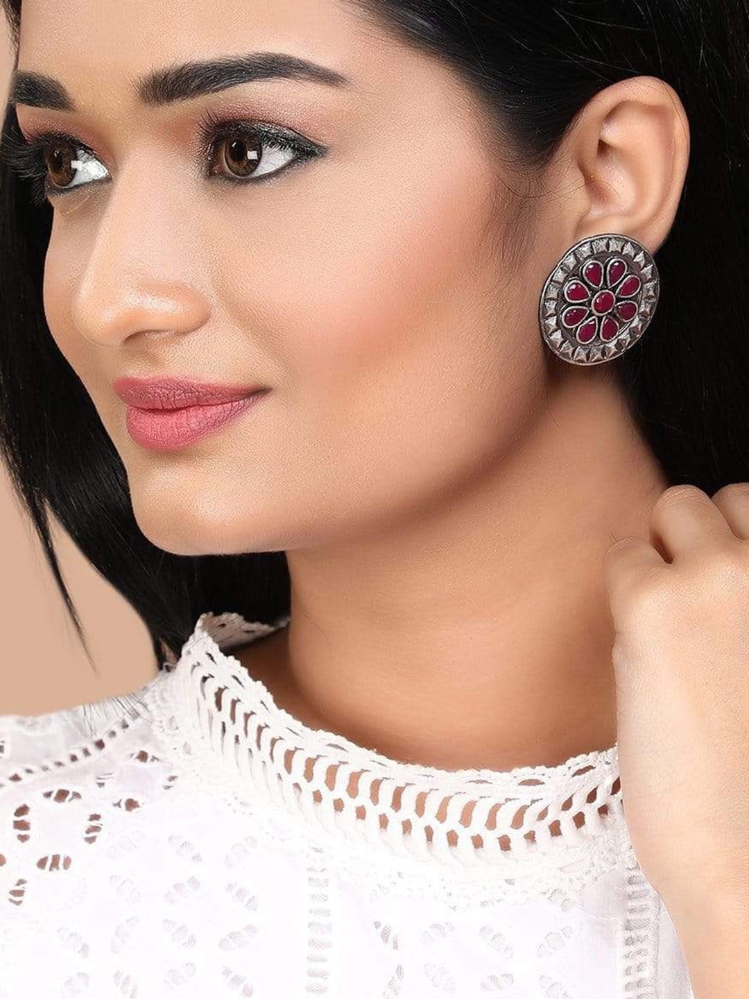 

Rubans Silver Contemporary Studs Earrings