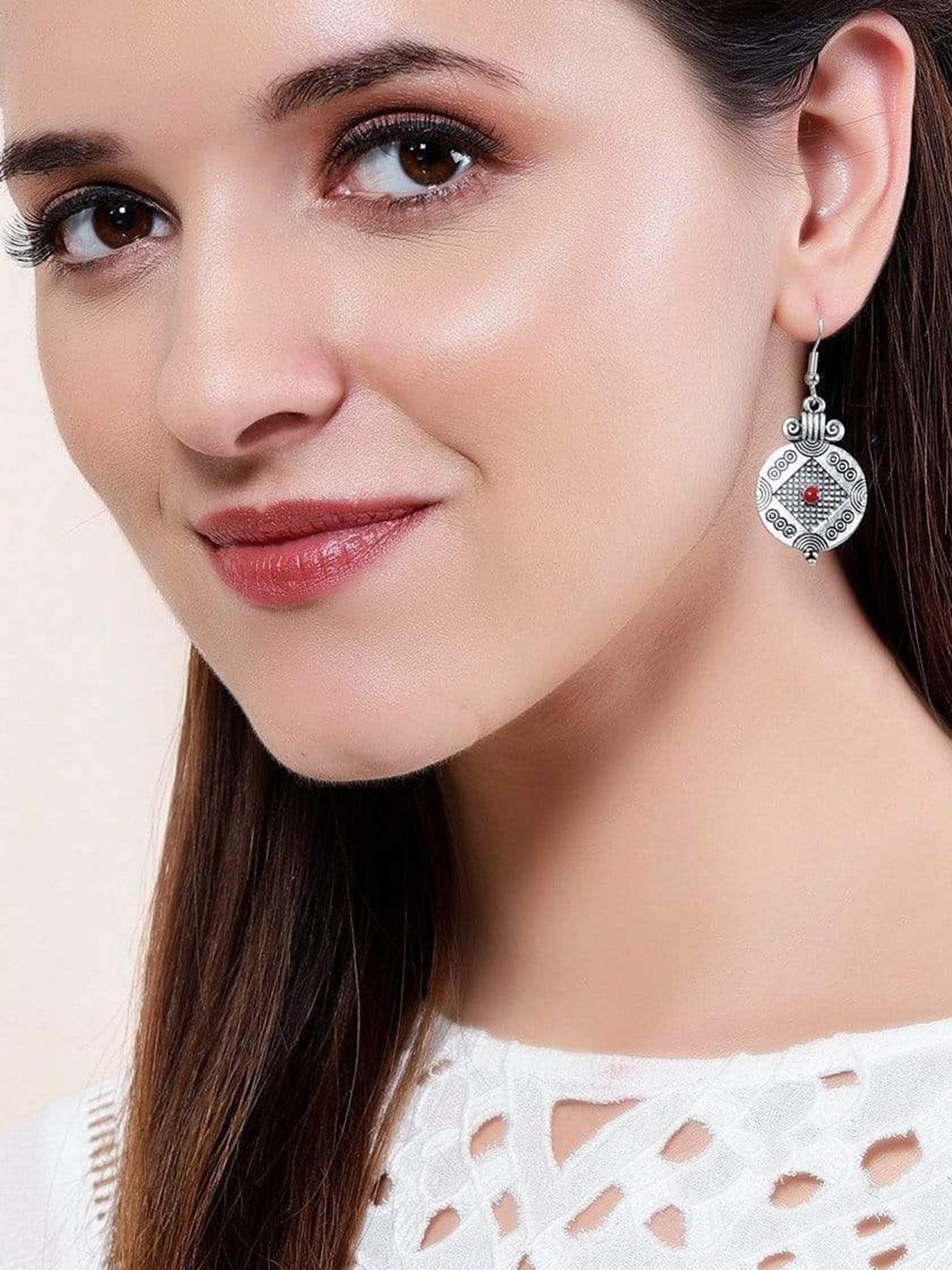 

Rubans Silver Contemporary Studs Earrings